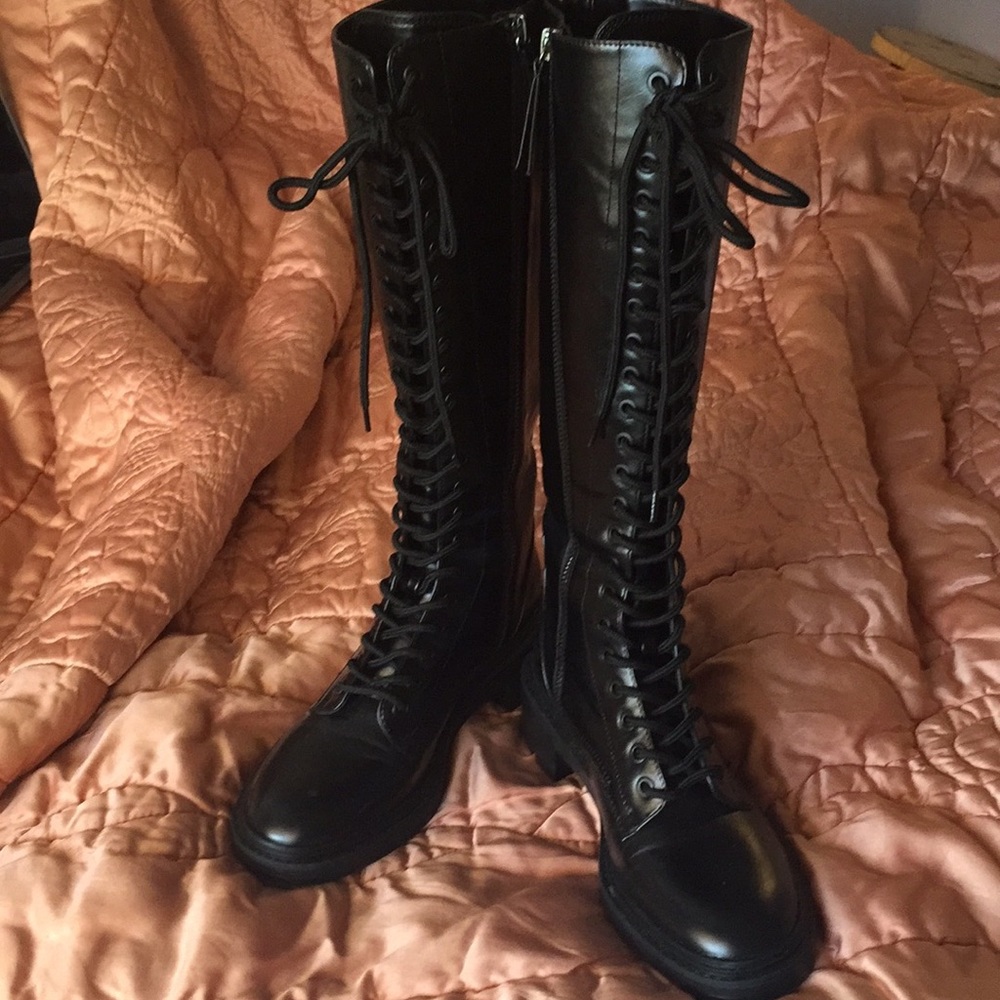Tall Black Boots sz6